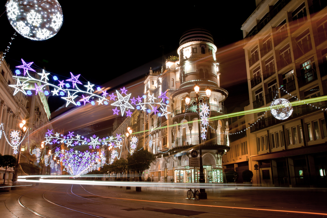 Calle de Sevilla con luces de Navidad